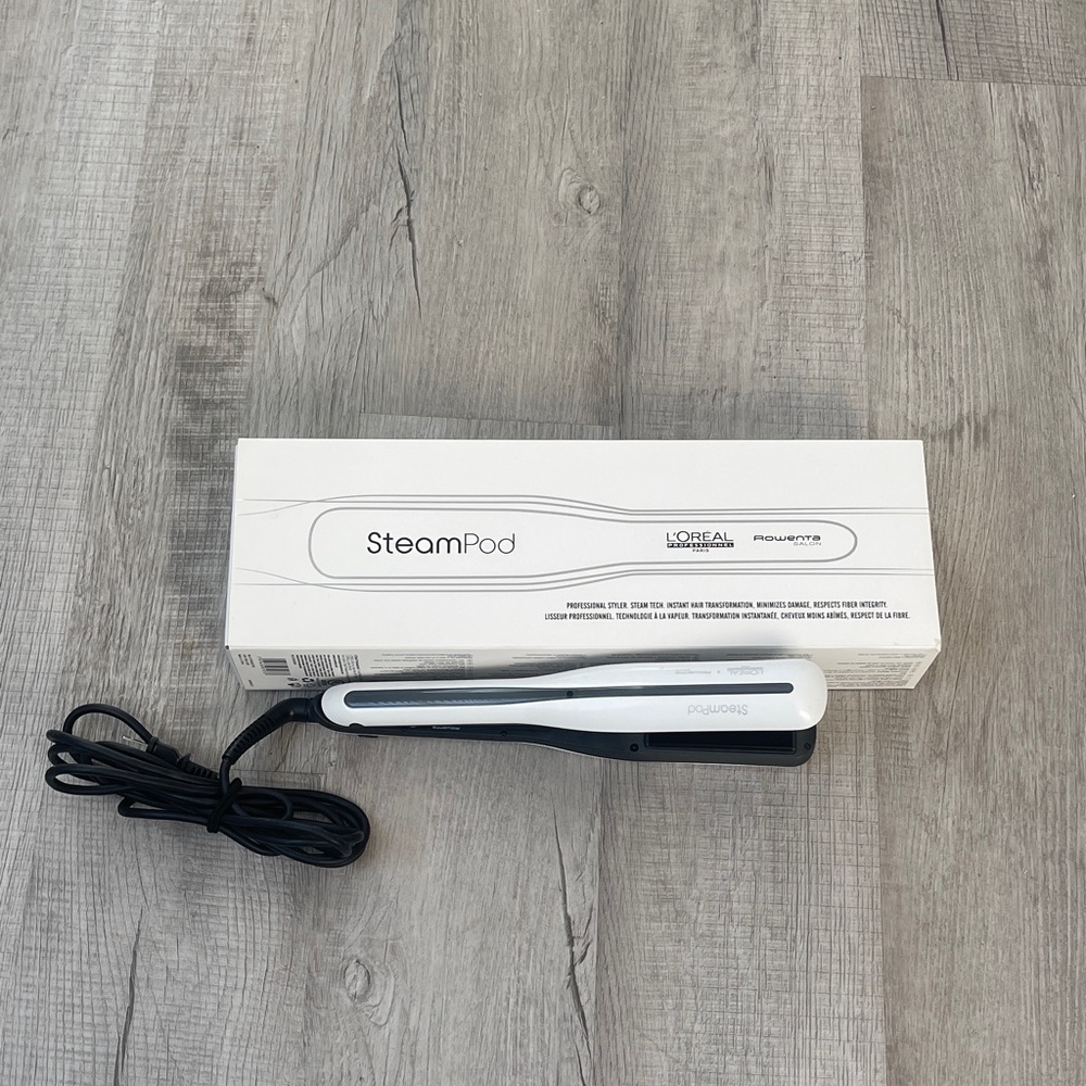 L'Oreal SteamPod in Black and White